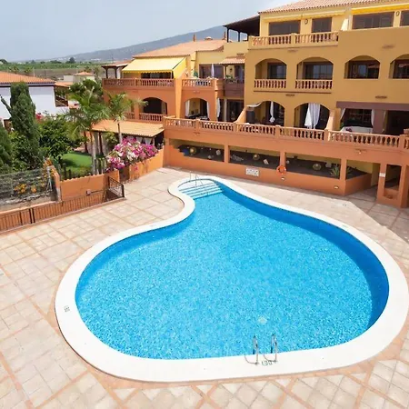 Eden Elite Palace 아데제